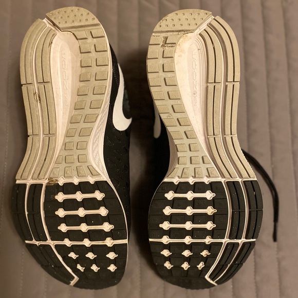 Women’s Nike Zoom Sneakers - Picture 3 of 3